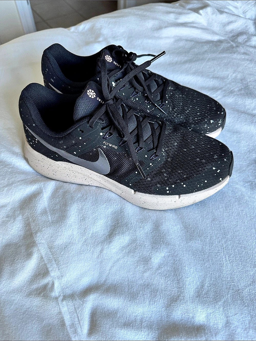 Nike Run Swift 3 Women's Athletic Shoes US 9.5 Black & White